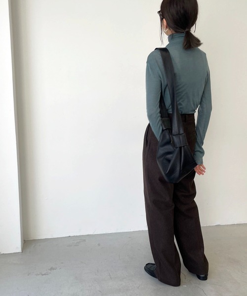CANAL JEAN(キャナルジーン)の「via j(ヴィアジェイ) テンセルウールハイネックロングTシャツ(Tシャツ/カットソー・レディース・ブラック/オレンジ/ブルー/グリーン/アイボリー・ONE SIZE)」の17枚目の写真