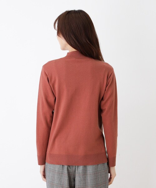 SHOO・LA・RUE(シューラルー)の「◆ちくちくしにくい!ベーシックなモックネックニット(ニット/セーター・レディース・ブラック/アイボリー/ピンク系その他/ベージュ系その他2・02/03/04/05)」の17枚目の写真