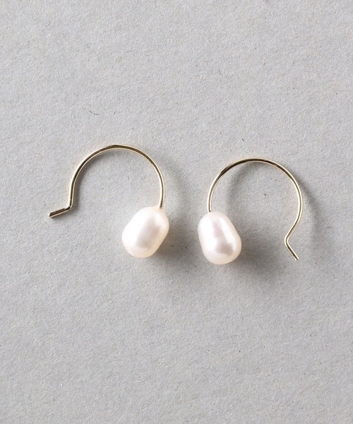 Manon's Selection(マノンズセレクション)の「1粒ホワイト淡水パールフックピアス(ピアス(両耳用)・レディース・ゴールド・ONE SIZE)」の4枚目の写真