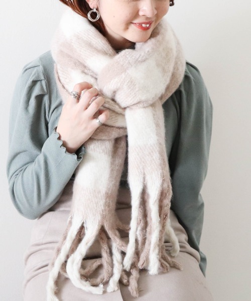 Cheek（チーク）の「大判チェックフリンジマフラー（マフラー・レディース・ブラック/ベージュ/ブラウン・MEDIUM）」の3枚目の写真