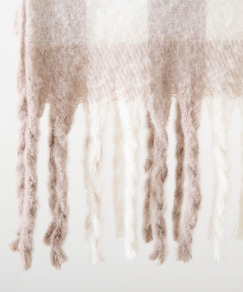 Cheek（チーク）の「大判チェックフリンジマフラー（マフラー・レディース・ブラック/ベージュ/ブラウン・MEDIUM）」の8枚目の写真