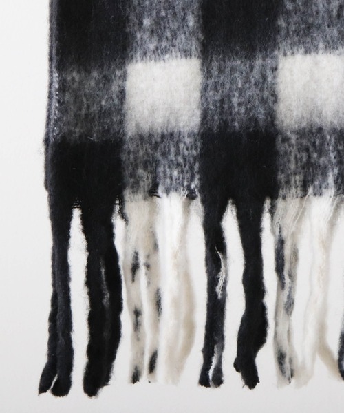 Cheek（チーク）の「大判チェックフリンジマフラー（マフラー・レディース・ブラック/ベージュ/ブラウン・MEDIUM）」の6枚目の写真