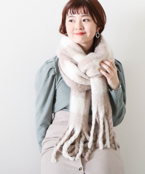 Cheek（チーク）の「大判チェックフリンジマフラー（マフラー・レディース・ブラック/ベージュ/ブラウン・MEDIUM）」の4枚目の写真