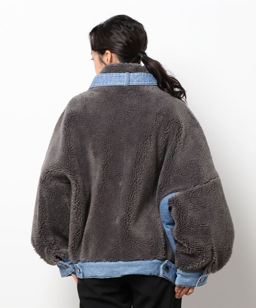 TITE IN THE STORE(ティテ インザ ストア)の「デニムドッキングボアショートムートンコート(ムートンコート・レディース・チャコールグレー/ベージュ・38)」の5枚目の写真