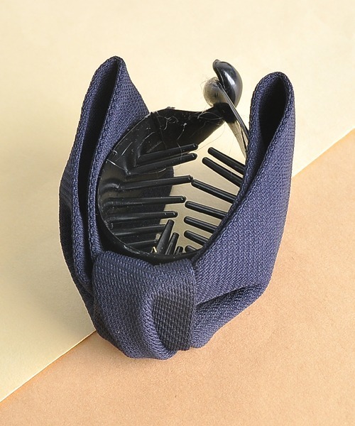 TONE SELECT GOODS（トーンセレクトグッズ）の「【float】リボン バナナクリップ【7色展開】（バレッタ/ヘアクリップ・レディース・ワイン/ブルー/ブラック/ブラウン/ワインレッド/ネイビー/ピンクベージュ・FREE）」の3枚目の写真