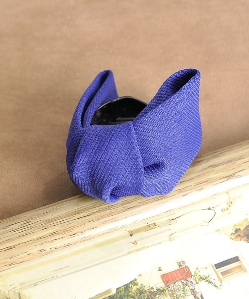 TONE SELECT GOODS（トーンセレクトグッズ）の「【float】リボン バナナクリップ【7色展開】（バレッタ/ヘアクリップ・レディース・ワイン/ブルー/ブラック/ブラウン/ワインレッド/ネイビー/ピンクベージュ・FREE）」の4枚目の写真