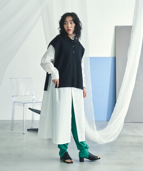 VACANCY（ヴァカンシー）の「ポロニットベスト（ベスト・レディース・ブラック/グレイッシュベージュ・FREE）」の8枚目の写真