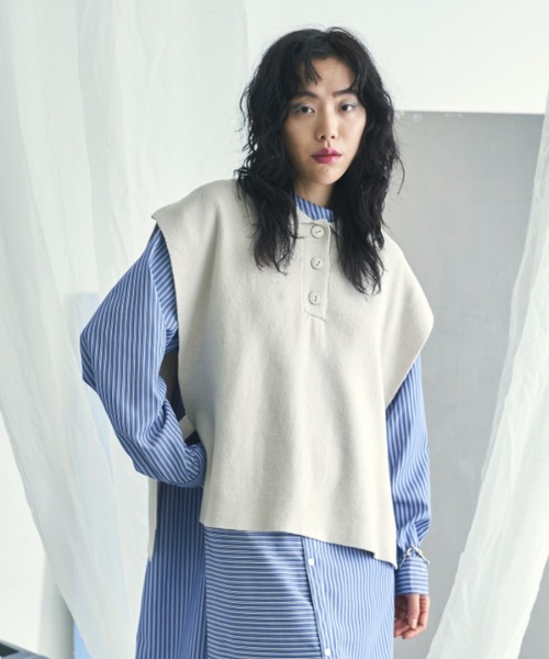 VACANCY（ヴァカンシー）の「ポロニットベスト（ベスト・レディース・ブラック/グレイッシュベージュ・FREE）」の19枚目の写真