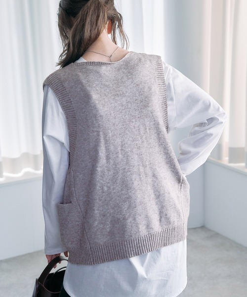 toucher du brise(トゥシェドブリーズ)の「デザインVネックニットベスト(ニット/セーター・レディース・ベージュ/ブラック・M)」の6枚目の写真