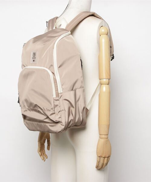 le coq sportif(ルコックスポルティフ)の「ルコック バックパック レディース バッグ バックパック リュック スポーツウェア ライフスタイル カジュアル ムーブウェア(バックパック/リュック・レディース・ベージュ/ブラック・F)」の8枚目の写真