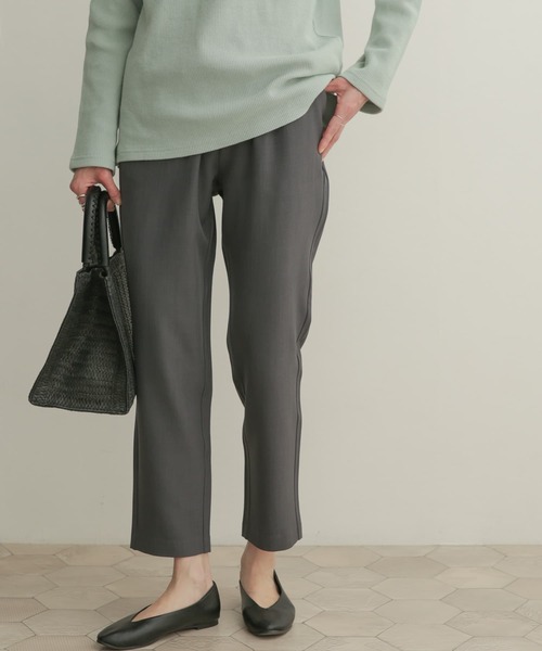 URBAN RESEARCH DOORS（アーバンリサーチドアーズ）の「ストレッチテーパードパンツ（その他パンツ・レディース・チャコールグレー/ブラック・1/0/00）」の2枚目の写真