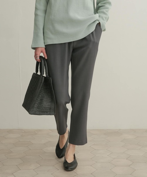 URBAN RESEARCH DOORS（アーバンリサーチドアーズ）の「ストレッチテーパードパンツ（その他パンツ・レディース・チャコールグレー/ブラック・1/0/00）」の4枚目の写真