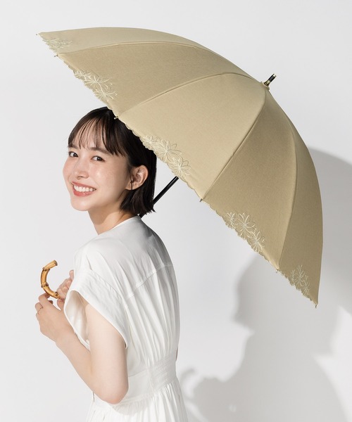 UVO(ウーボ)の「★完全遮光100% 最強の日傘「UVO(ウーボ)」 12本骨 長傘 刺繍フラワー Wpc.(長傘・レディース・ベージュ/ブラック/パープル/ブルーグレー/オフホワイト/ピンク/ラベンダー/サンドベージュ/グレー/サックスブルー・FREE)」の1枚目の写真