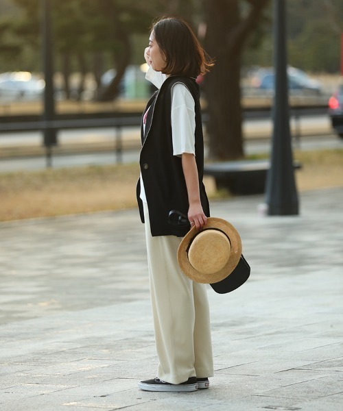 sara&cake（サラアンドケイク）の「配色パイピングサイドスリット入りノースリーブジャケット（ベスト・レディース・ブラック/グリーン・FREE）」の11枚目の写真