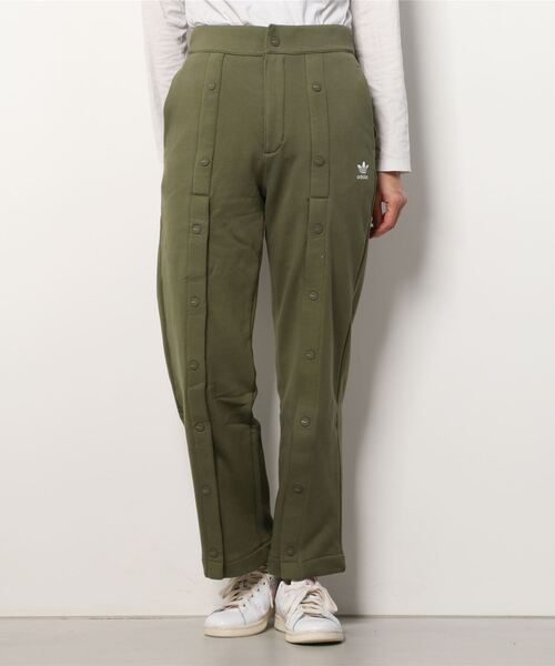 adidas（アディダス）の「AO トラックパンツ（ジャージ）/ アディダスオリジナルス (レディース)（スウェットパンツ・レディース・ブラック/オリーブ・SMALL/MEDIUM/LARGE/X-LARGE/XX-LARGE/X-SMALL）」の11枚目の写真