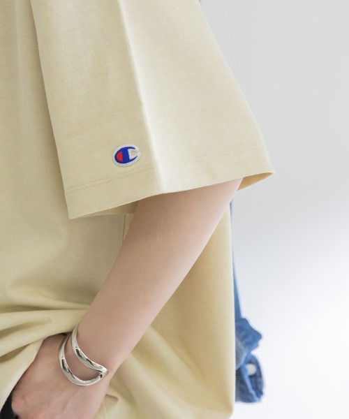 Champion（チャンピオン）の「『別注』Champion×URBAN RESEARCH　ワイドTシャツ（Tシャツ/カットソー・レディース・パープル系その他/イエロー系その他/ピンク系その他・FREE）」の4枚目の写真