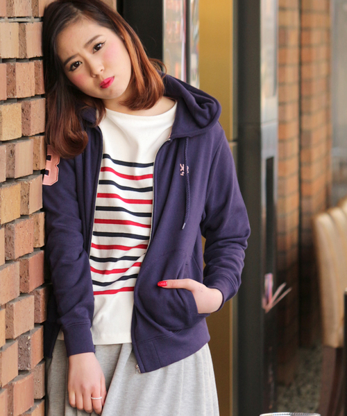 GIORDANO（ジョルダーノ）の「[GIORDANO]ライオン刺繍フルジップスウェットパーカー（パーカー・レディース・ブラック/グレー/グリーン/ブルー/ネイビー/ピンク・MEDIUM/LARGE）」の4枚目の写真