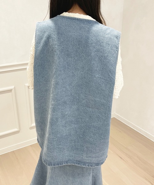 apres jour（アプレジュール）の「デニムジレ【ZOZOTOWN限定アイテム】（ベスト・レディース・ナチュラル/ライトブルー/インディゴブルー・X-LARGE/フリー）」の5枚目の写真