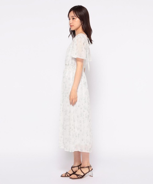 MISCH MASCH(ミッシュマッシュ)の「ボタニカルワンピース(ワンピース・レディース・ホワイト/ピンク系その他/ベージュ・MEDIUM)」の4枚目の写真