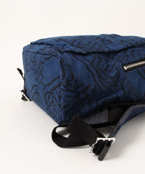 Vivienne Westwood(ヴィヴィアンウエストウッド)の「NEW ORB REPEAT PRINT DENIMリュック(バックパック/リュック・レディース・インディゴブルー・FREE)」の3枚目の写真
