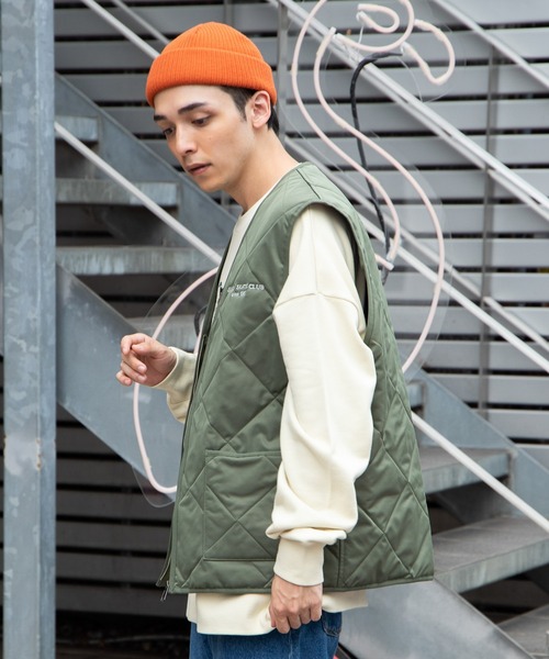 WEGO（ウィゴー）の「WEGO/ロゴ刺繍キルティングベスト（ベスト・メンズ・ブラック/カーキ・FREE）」の4枚目の写真