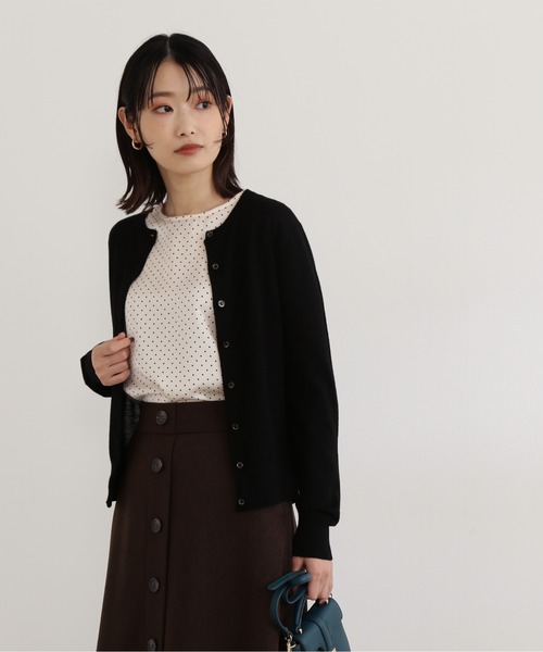 NATURAL BEAUTY BASIC(ナチュラルビューティーベーシック)の「ウールベーシックカーディガン(カーディガン/ボレロ・レディース・ブルー/グレイッシュベージュ/ブラック/ラベンダー・MEDIUM)」の6枚目の写真