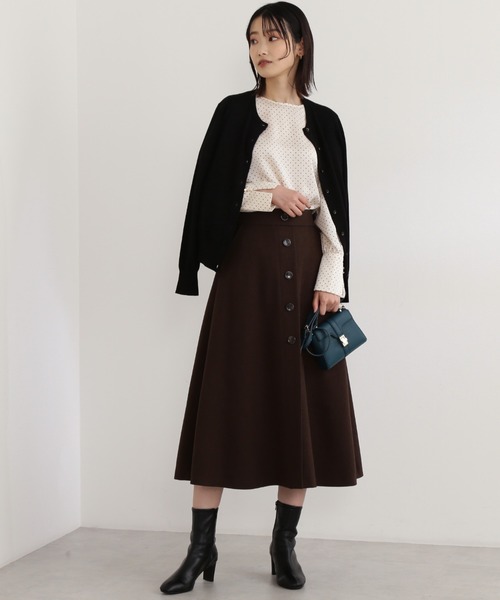 NATURAL BEAUTY BASIC(ナチュラルビューティーベーシック)の「ウールベーシックカーディガン(カーディガン/ボレロ・レディース・ブルー/グレイッシュベージュ/ブラック/ラベンダー・MEDIUM)」の7枚目の写真