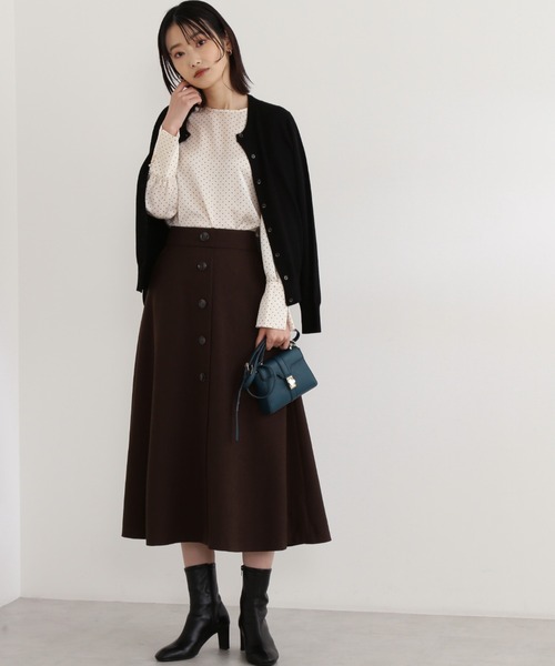 NATURAL BEAUTY BASIC(ナチュラルビューティーベーシック)の「ウールベーシックカーディガン(カーディガン/ボレロ・レディース・ブルー/グレイッシュベージュ/ブラック/ラベンダー・MEDIUM)」の8枚目の写真