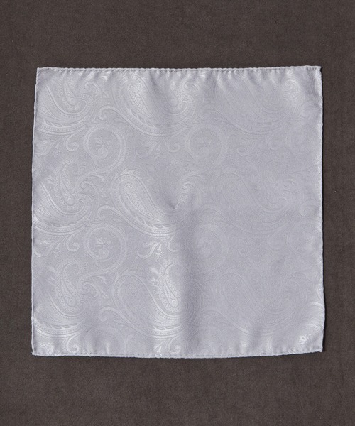 MEN'S BIGI（メンズビギ）の「シャドーペイズリースカーフ＜同素材ネクタイあり＞（バンダナ/スカーフ・メンズ・ボルドー/シルバー/ネイビー・FREE）」の4枚目の写真