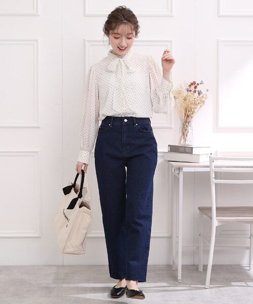 couture brooch(クチュールブローチ)の「【大人可愛いデニムスタイル】リボン刺繍テーパードデニム(デニムパンツ・レディース・サックスブルー/ネイビー・36/38/40/42)」の18枚目の写真