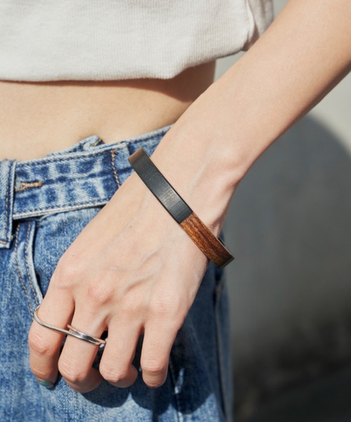 Auntie Rosa Holiday（アンティローザホリデー）の「ウッドサークルバングル（バングル/リストバンド・レディース・ブラック/クリア・FREE）」の5枚目の写真