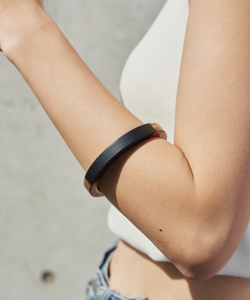 Auntie Rosa Holiday（アンティローザホリデー）の「ウッドサークルバングル（バングル/リストバンド・レディース・ブラック/クリア・FREE）」の6枚目の写真