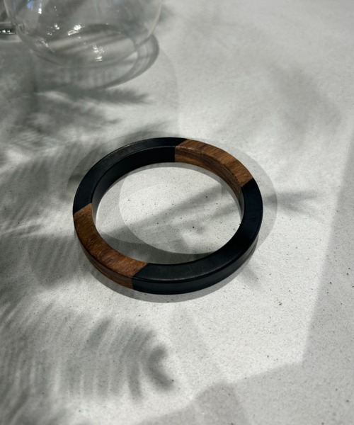 Auntie Rosa Holiday（アンティローザホリデー）の「ウッドサークルバングル（バングル/リストバンド・レディース・ブラック/クリア・FREE）」の7枚目の写真