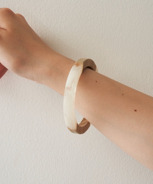 Auntie Rosa Holiday（アンティローザホリデー）の「ウッドサークルバングル（バングル/リストバンド・レディース・ブラック/クリア・FREE）」の9枚目の写真