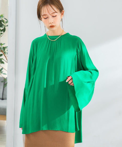 URBAN RESEARCH ROSSO（アーバンリサーチロッソ）の「フレアスリーブギャザーチュニックブラウス（シャツ/ブラウス・レディース・グリーン/ホワイト・FREE）」の2枚目の写真