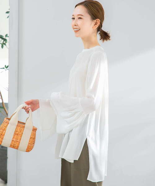 URBAN RESEARCH ROSSO（アーバンリサーチロッソ）の「フレアスリーブギャザーチュニックブラウス（シャツ/ブラウス・レディース・グリーン/ホワイト・FREE）」の22枚目の写真