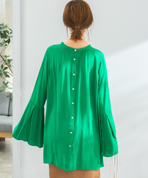 URBAN RESEARCH ROSSO（アーバンリサーチロッソ）の「フレアスリーブギャザーチュニックブラウス（シャツ/ブラウス・レディース・グリーン/ホワイト・FREE）」の5枚目の写真