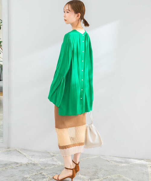 URBAN RESEARCH ROSSO（アーバンリサーチロッソ）の「フレアスリーブギャザーチュニックブラウス（シャツ/ブラウス・レディース・グリーン/ホワイト・FREE）」の8枚目の写真