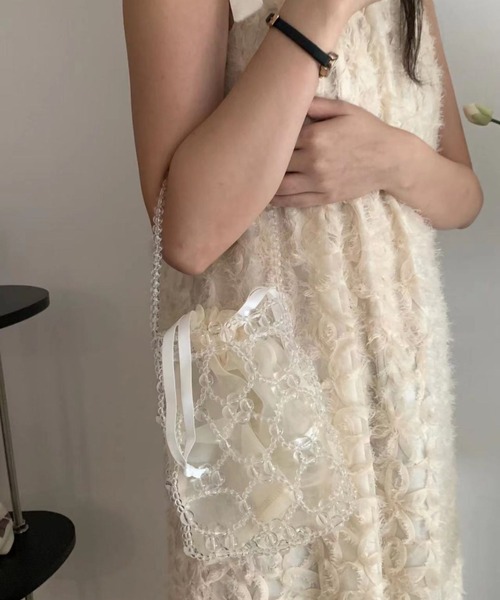 ｔｏｌｅｎｅ（トレネ）の「ビーズ編みハンドバッグ（ハンドバッグ・レディース・オフホワイト/シルバー/クリア/ブラック・ONE SIZE）」の4枚目の写真