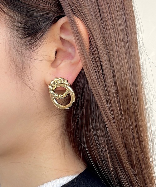 tone(トーン)の「【aussi/オッスィー】メタル ダブルループ ピアス(ニッケルフリー)(ピアス(両耳用)・レディース・ゴールド/シルバー・FREE)」の5枚目の写真