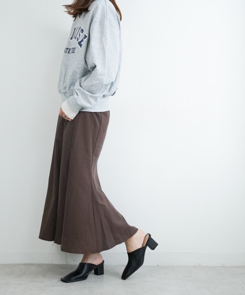 Fabby fabby（ファビィーファビィー）の「プレーンスクエアサボミュールサンダル（サンダル・レディース・ブラック/オフホワイト/ライトベージュ・MEDIUM/SMALL/LARGE）」の13枚目の写真