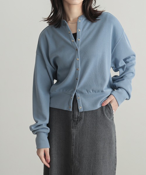 for/c（フォーシー）の「[新色追加] スナップボタンカーディガン【サスティナブル】（カーディガン/ボレロ・レディース・ブラック/ネイビー/サックスブルー/オレンジ/アイボリー/ラベンダー/ピンク/ベージュ/チャコールグレー/レッド/ブルー/モカ・LL/M/L/S）」の8枚目の写真