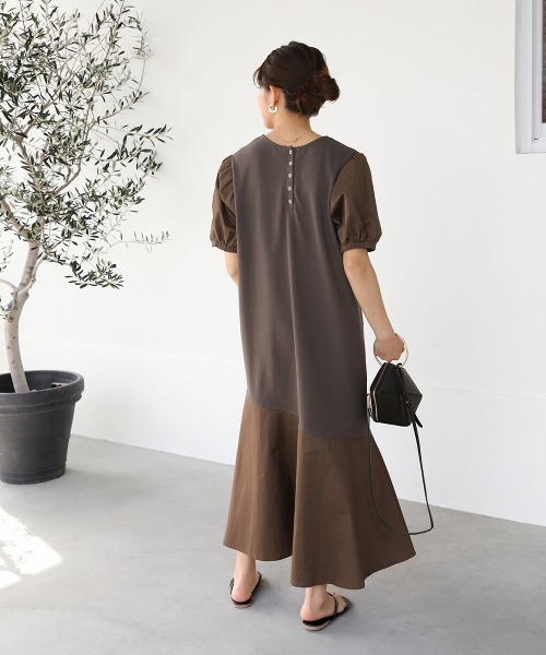 Bou Jeloud（ブージュルード）の「【低身長向けサイズあり】スウェットVネックマーメイドワンピース（ワンピース・レディース・ブラック/グレイッシュベージュ/チャコールグレー・M/S）」の4枚目の写真