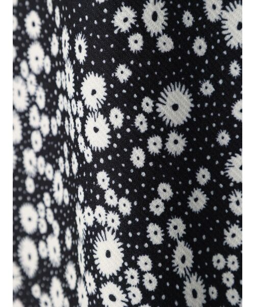 RAY CASSIN FAVORI（レイカズンフェバリ）の「・RAY　CASSIN　フラワーptナローワンピース（ワンピース・レディース・ブラック/ブルー/オレンジ・FREE）」の13枚目の写真