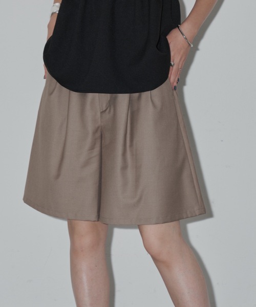 Aunt Marie's(アントマリーズ)の「タックフレアショートパンツ(その他パンツ・レディース・チャコールグレー/ブラック/ダークベージュ/ネイビー/グレー・マルチサイズ)」の4枚目の写真