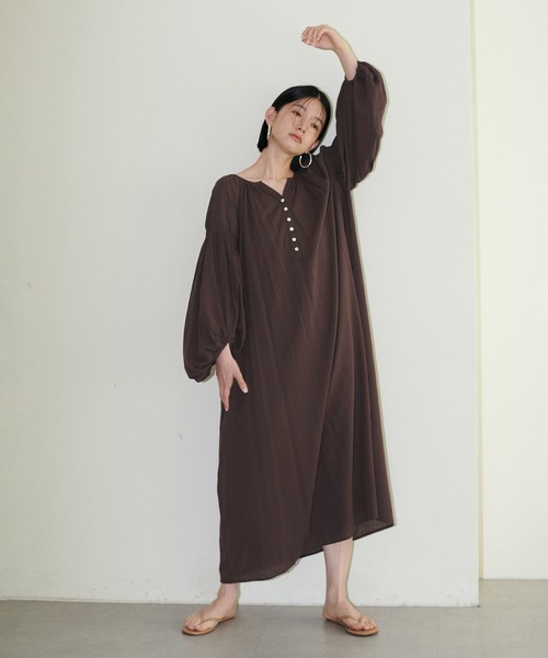 LARUTA(ラルータ)の「【LARUTA】たっぷりギャザーナチュラルガーゼワンピース(ワンピース・レディース・ブラック/イエロー/ブラウン/オフホワイト・FREE)」の20枚目の写真