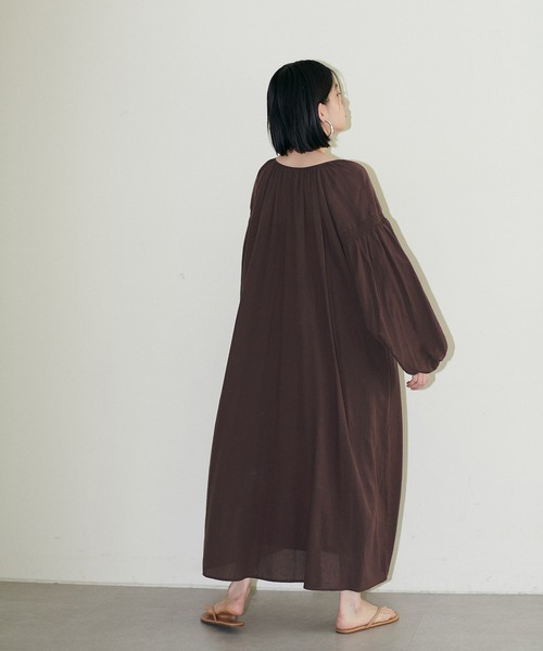 LARUTA(ラルータ)の「【LARUTA】たっぷりギャザーナチュラルガーゼワンピース(ワンピース・レディース・ブラック/イエロー/ブラウン/オフホワイト・FREE)」の21枚目の写真