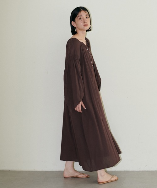 LARUTA(ラルータ)の「【LARUTA】たっぷりギャザーナチュラルガーゼワンピース(ワンピース・レディース・ブラック/イエロー/ブラウン/オフホワイト・FREE)」の22枚目の写真