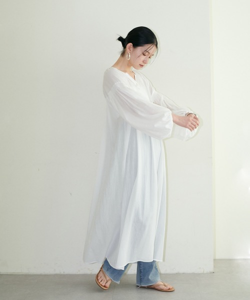 LARUTA（ラルータ）の「【LARUTA】たっぷりギャザーナチュラルガーゼワンピース（ワンピース・レディース・ブラック/イエロー/ブラウン/オフホワイト・FREE）」の6枚目の写真