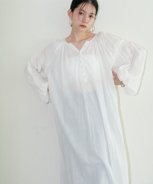 LARUTA（ラルータ）の「【LARUTA】たっぷりギャザーナチュラルガーゼワンピース（ワンピース・レディース・ブラック/イエロー/ブラウン/オフホワイト・FREE）」の8枚目の写真